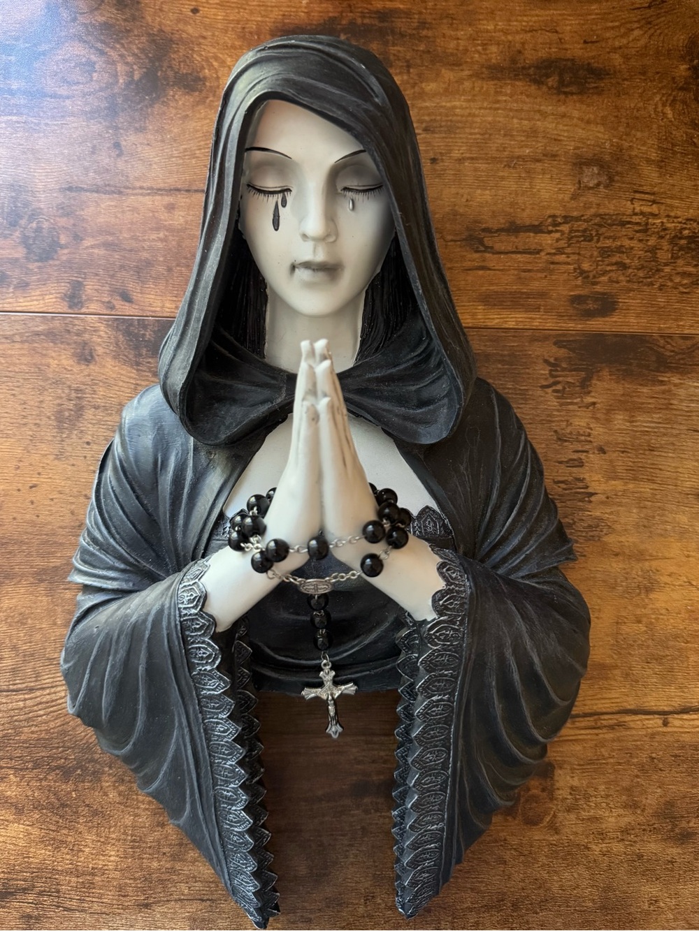 Gothic Praying Wall Bust — Black and Ivory